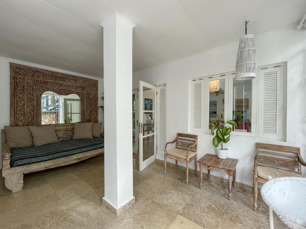 Beach House Canggu - 150M Berawa Beach Екстериор снимка
