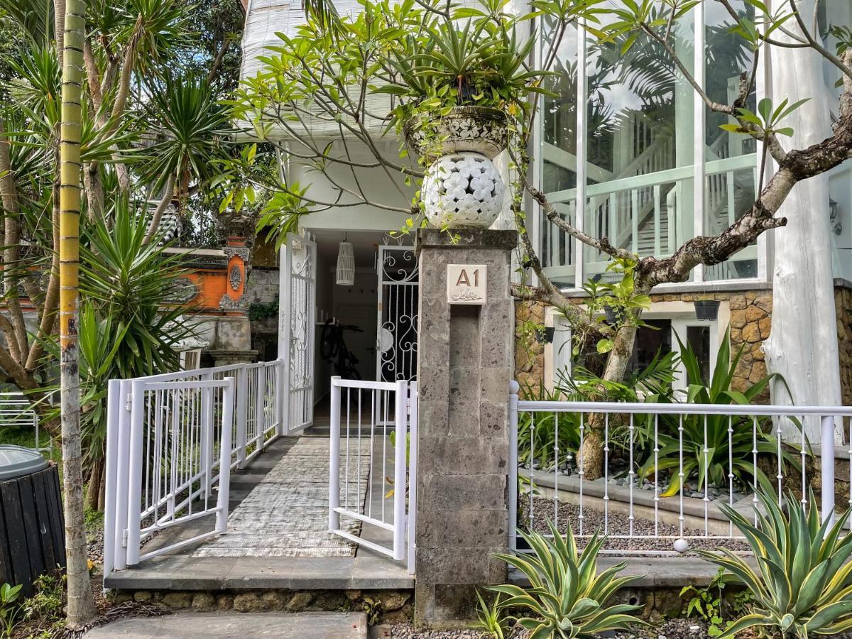 Beach House Canggu - 150M Berawa Beach Екстериор снимка