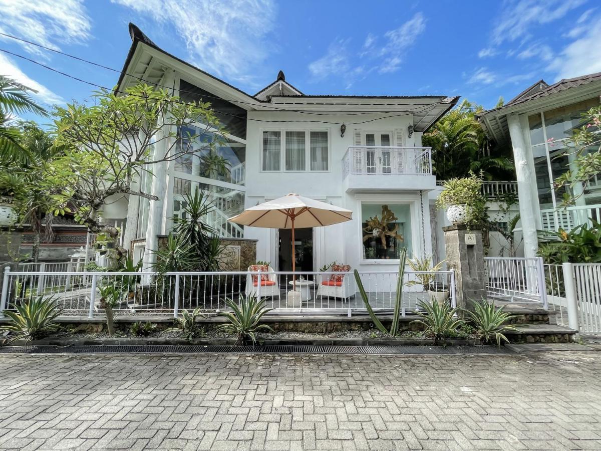 Beach House Canggu - 150M Berawa Beach Екстериор снимка