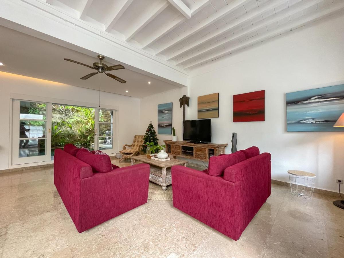 Beach House Canggu - 150M Berawa Beach Екстериор снимка