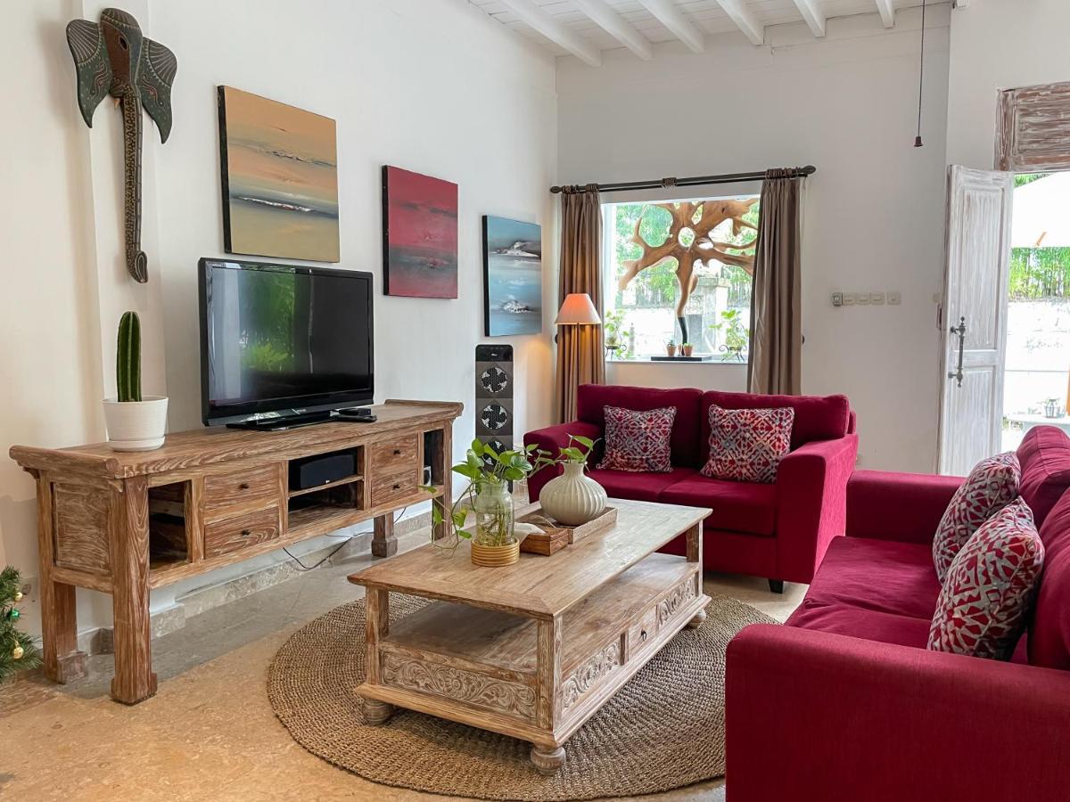 Beach House Canggu - 150M Berawa Beach Екстериор снимка