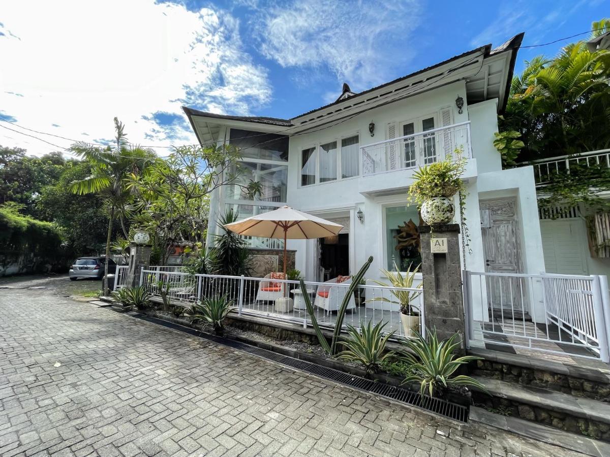 Beach House Canggu - 150M Berawa Beach Екстериор снимка