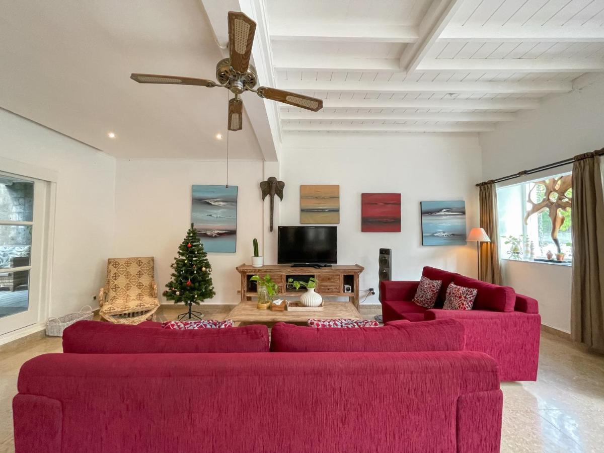 Beach House Canggu - 150M Berawa Beach Екстериор снимка